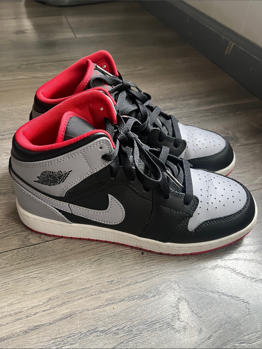 Jordan Air Jordan 1 Mid Boys' High Top Sneakers Black Gray Red White Size 6Y